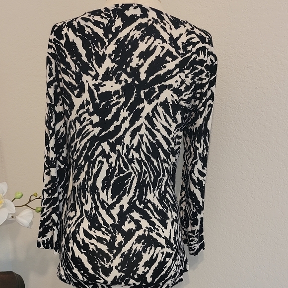 Cable & Gauge Black and White Ruched Wrap Top - Picture 3 of 3